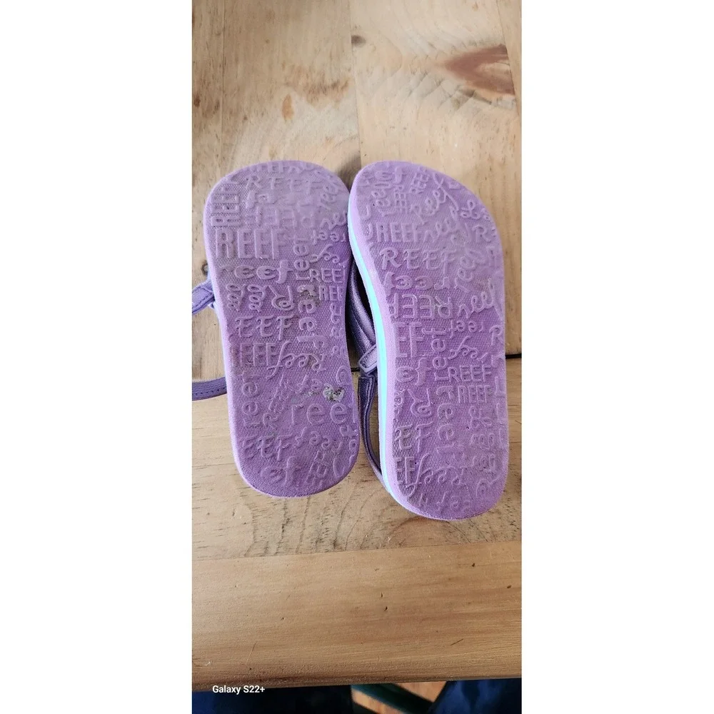 Reef Little Ahi Girls Purple Heart Print Backstrap Sandals Size 9/10 Kids